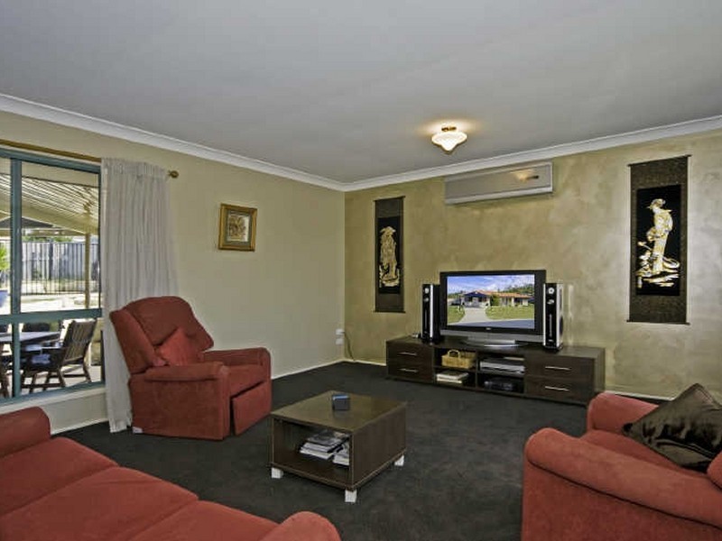 4 Chatham Avenue, Pacific Pines QLD 4211