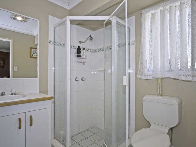 4 Chatham Avenue, Pacific Pines QLD 4211