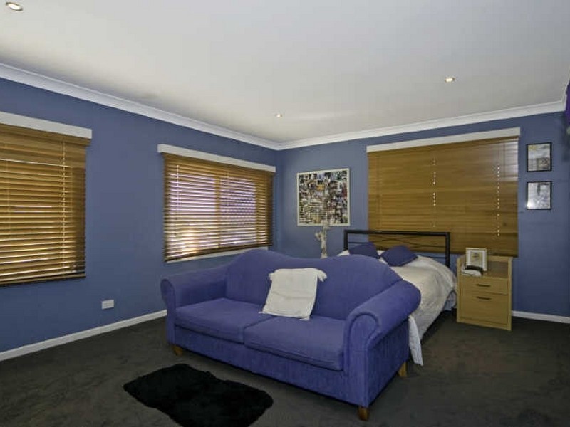 4 Chatham Avenue, Pacific Pines QLD 4211