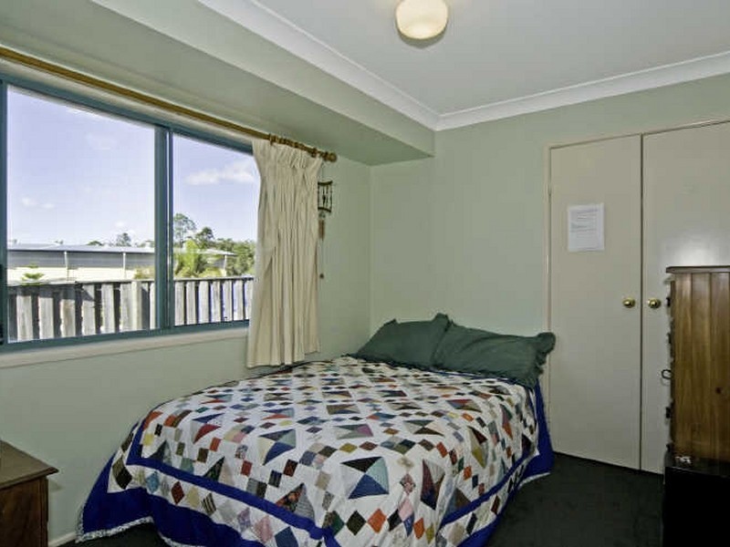 4 Chatham Avenue, Pacific Pines QLD 4211