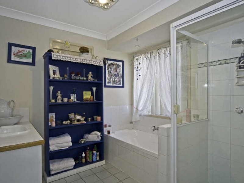 4 Chatham Avenue, Pacific Pines QLD 4211