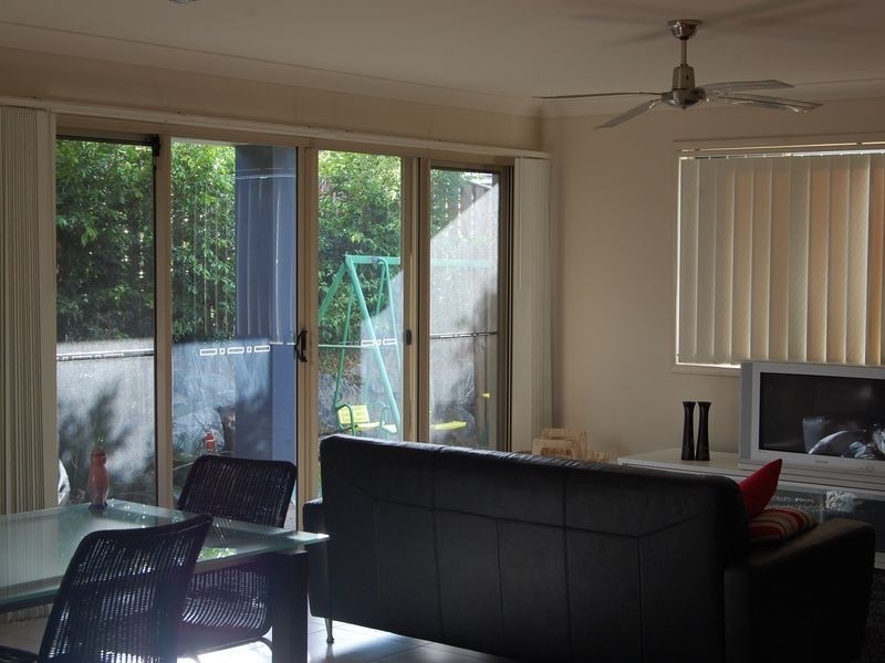 1/8 Witheren Circuit, Pacific Pines QLD 4211
