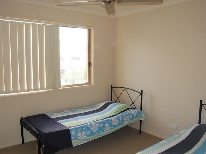 1/8 Witheren Circuit, Pacific Pines QLD 4211