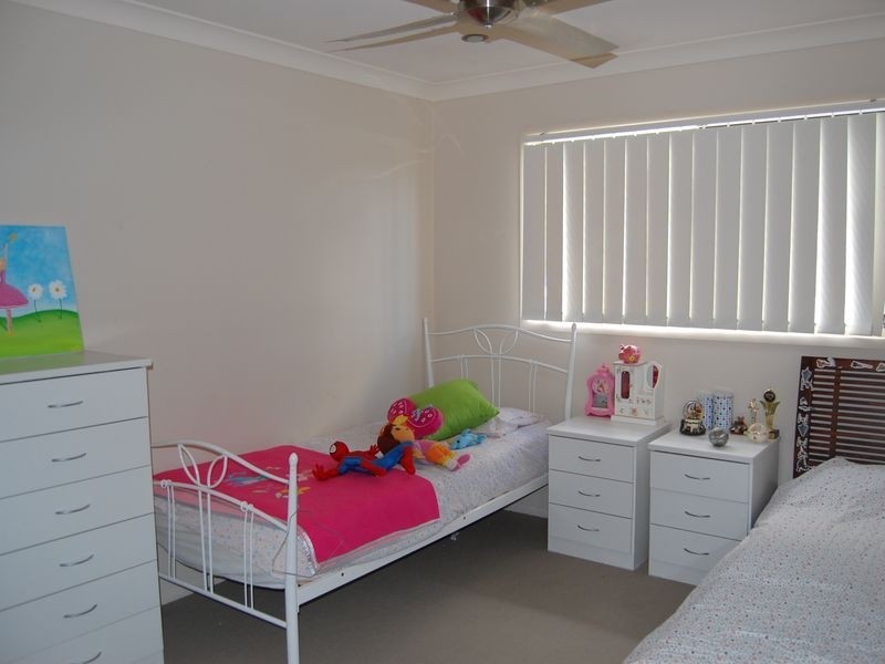 1/8 Witheren Circuit, Pacific Pines QLD 4211