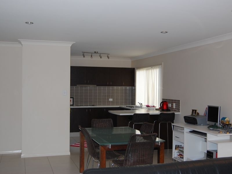 1/8 Witheren Circuit, Pacific Pines QLD 4211