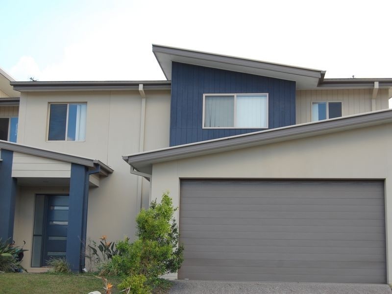 1/8 Witheren Circuit, Pacific Pines QLD 4211