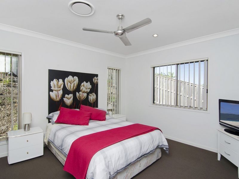 33 Yamba Street, Pacific Pines QLD 4211