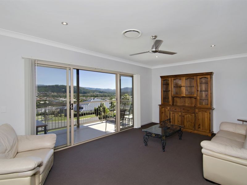 33 Yamba Street, Pacific Pines QLD 4211