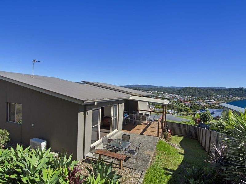 33 Yamba Street, Pacific Pines QLD 4211