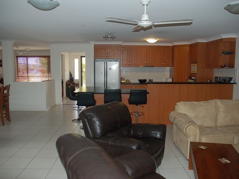 6 Maloney Crescent, Maudsland QLD 4210