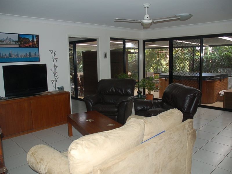6 Maloney Crescent, Maudsland QLD 4210