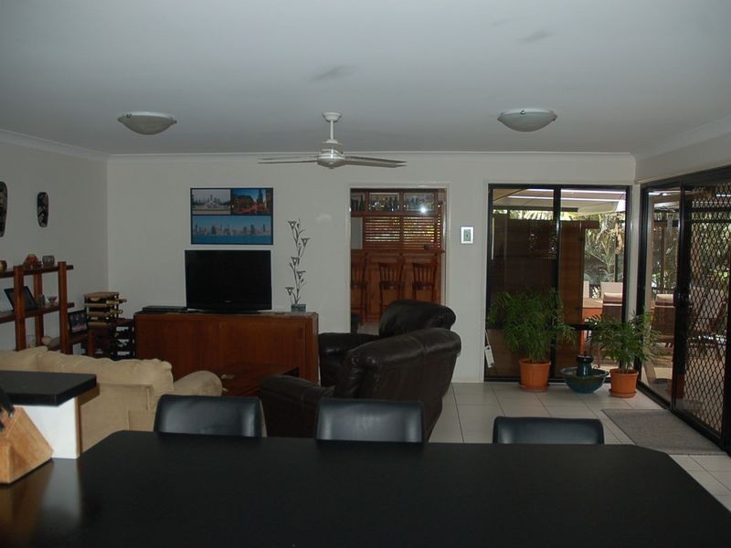 6 Maloney Crescent, Maudsland QLD 4210