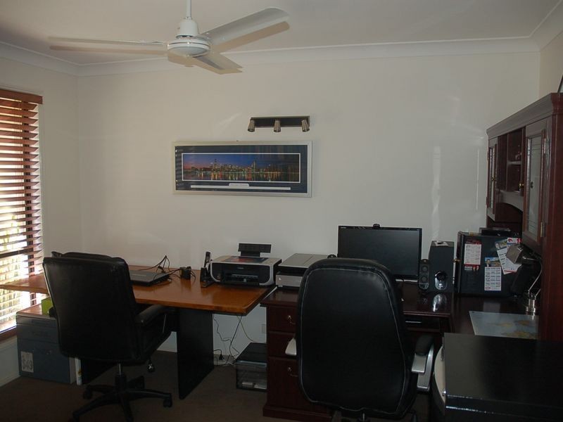 6 Maloney Crescent, Maudsland QLD 4210