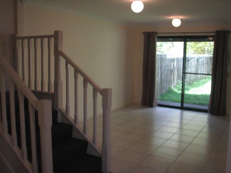 16 156 Greenacre Drive, Arundel QLD 4214