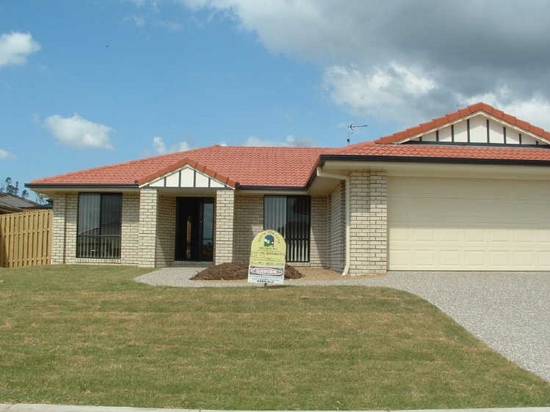 8 Sylvia Close, Pacific Pines QLD 4211