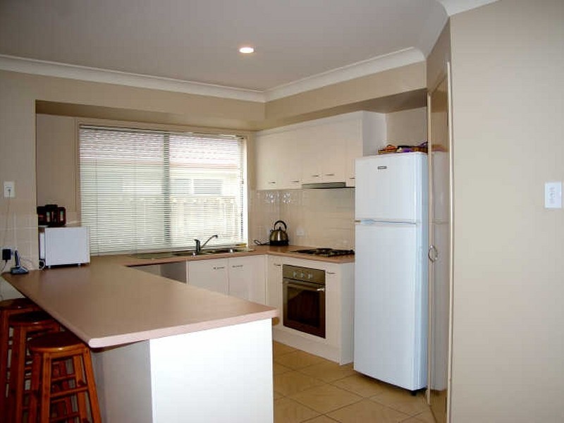 8 Sylvia Close, Pacific Pines QLD 4211