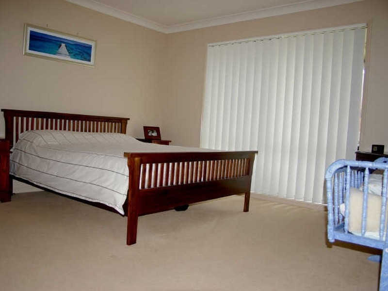 8 Sylvia Close, Pacific Pines QLD 4211