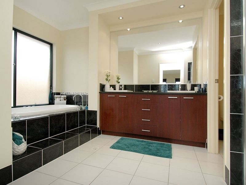 42 Codrington Circuit, Pacific Pines QLD 4211