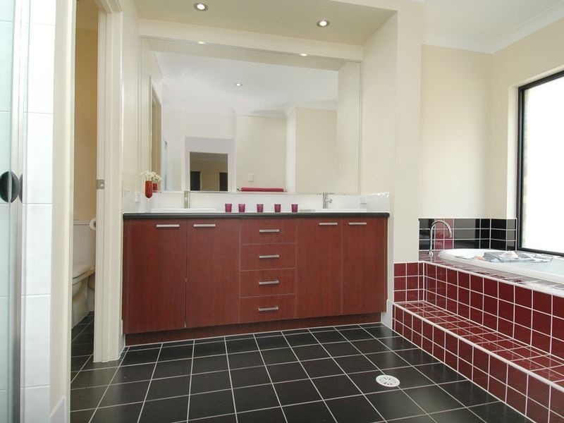 42 Codrington Circuit, Pacific Pines QLD 4211