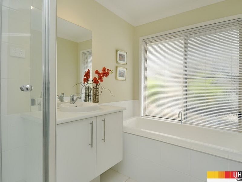 9 Minyon Court, Pacific Pines QLD 4211