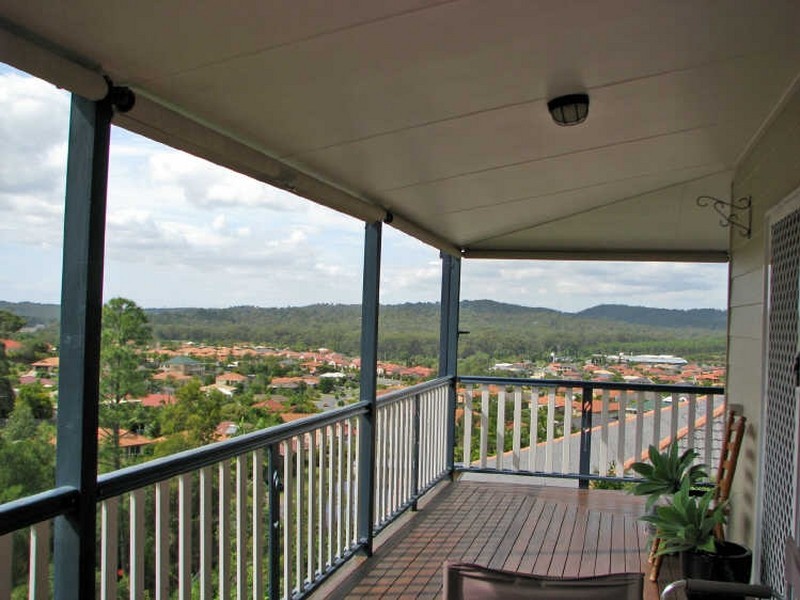 9 Pago Terrace, Pacific Pines QLD 4211