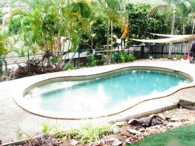 98 Pacific Pines Boulevard, Pacific Pines QLD 4211