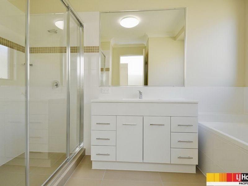 9 Starkey Street, Pacific Pines QLD 4211