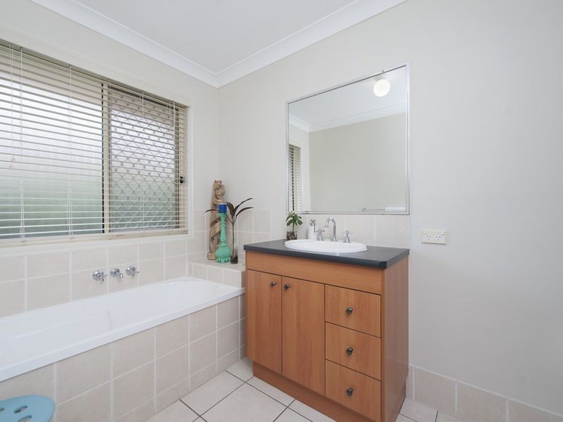 7 Stromlo Court, Pacific Pines QLD 4211