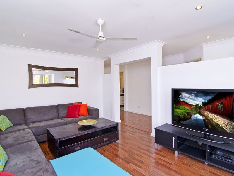 8 Jane Lane, Oxenford QLD 4210