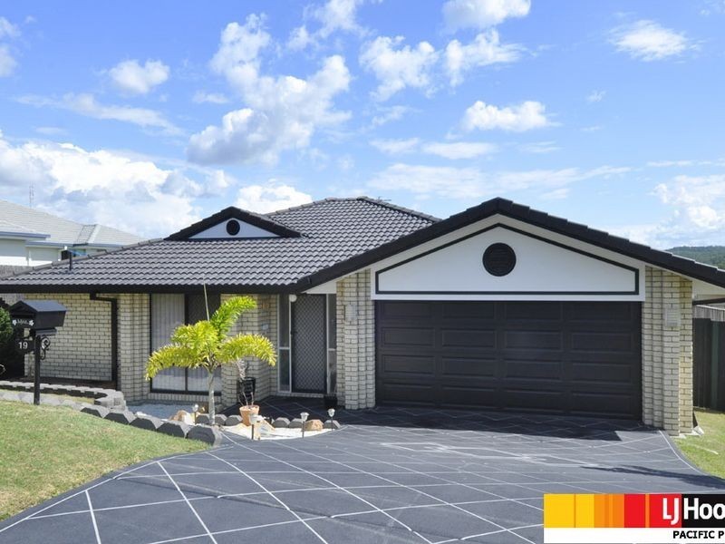 19 Wellers Street, Pacific Pines QLD 4211