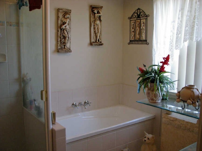 38 Manra Way, Pacific Pines QLD 4211