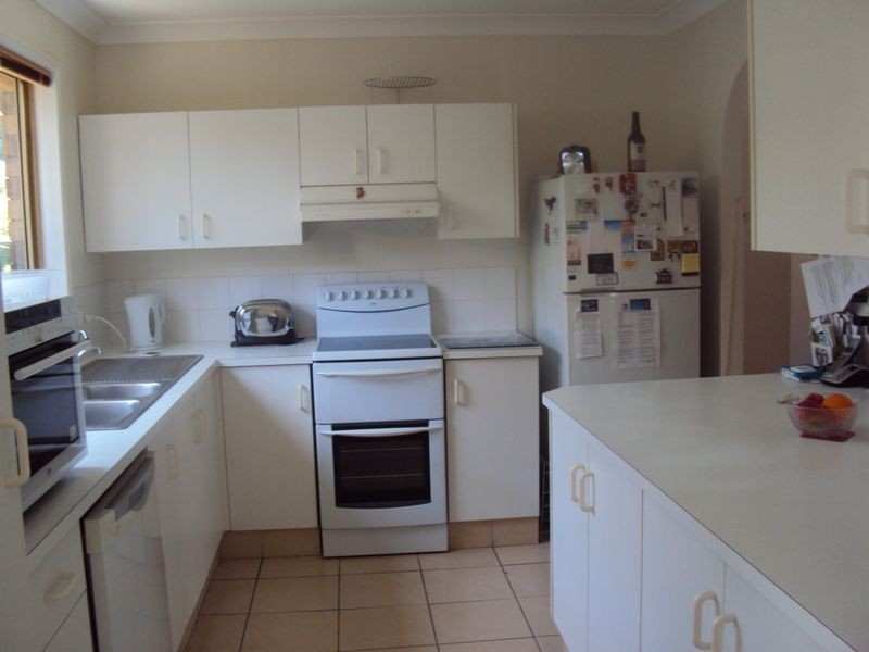 1/6 Avi Court, Labrador QLD 4215