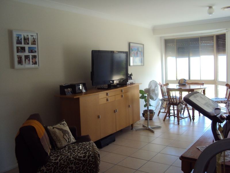 1/6 Avi Court, Labrador QLD 4215