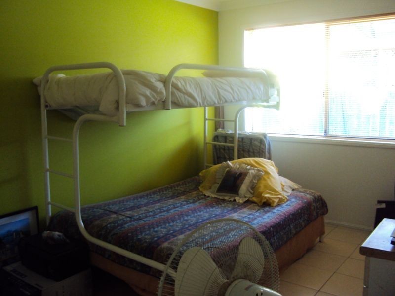 1/6 Avi Court, Labrador QLD 4215