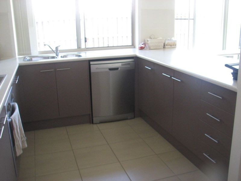 10 Kadie Place, Pacific Pines QLD 4211