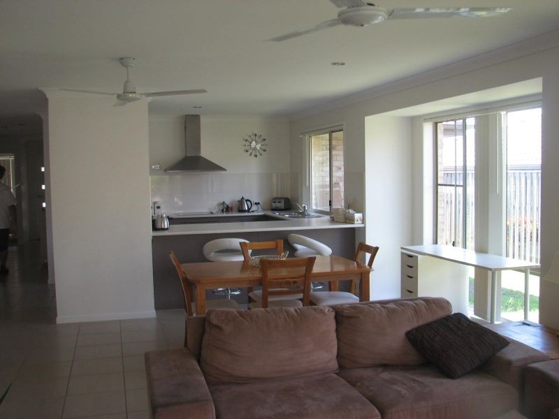 10 Kadie Place, Pacific Pines QLD 4211