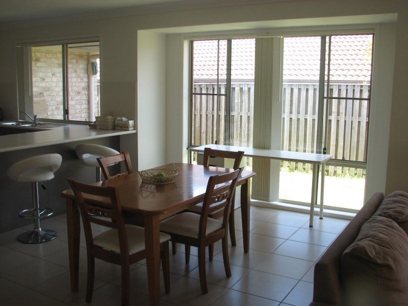 10 Kadie Place, Pacific Pines QLD 4211