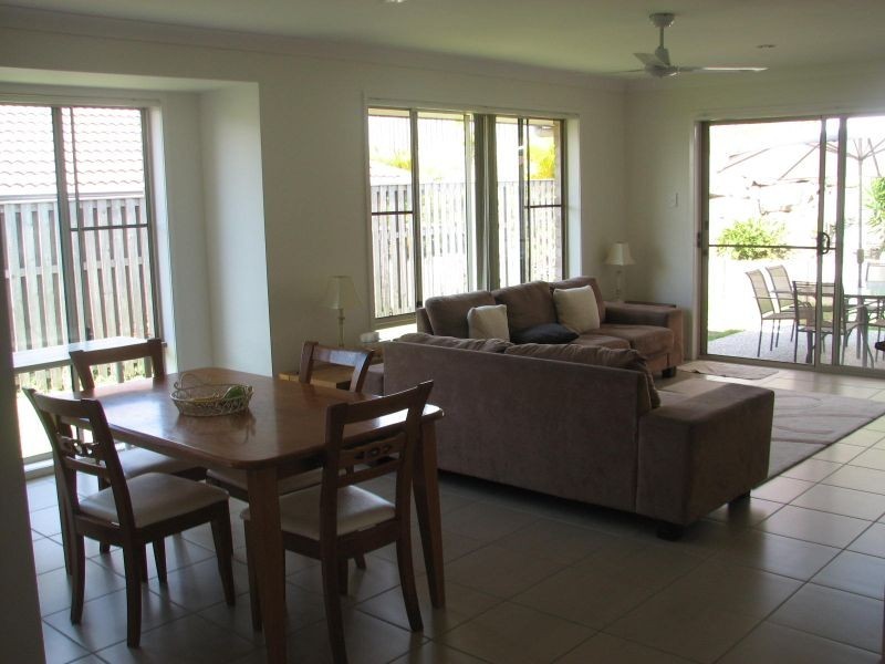 10 Kadie Place, Pacific Pines QLD 4211