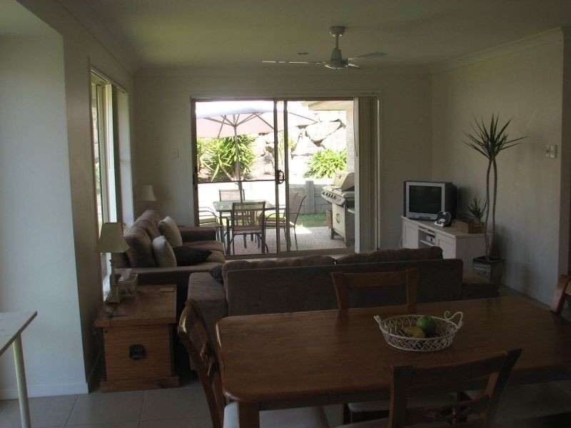 10 Kadie Place, Pacific Pines QLD 4211