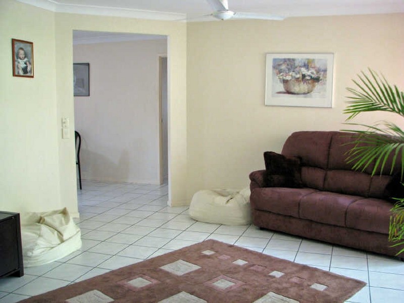 14 Kingman Court, Pacific Pines QLD 4211