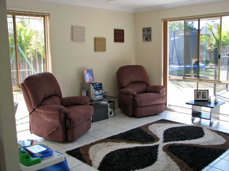14 Kingman Court, Pacific Pines QLD 4211