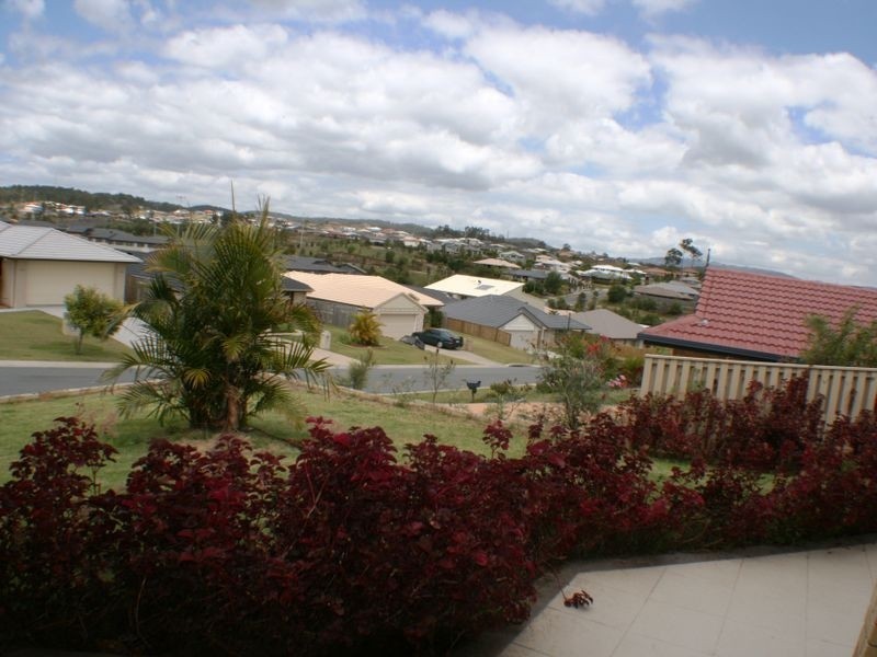 10 Yamba Street, Pacific Pines QLD 4211