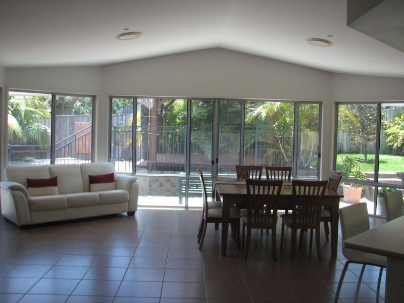 4 Welumba Close, Pacific Pines QLD 4211