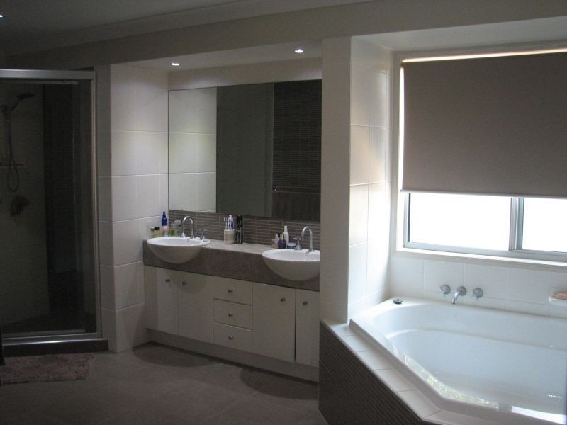 4 Welumba Close, Pacific Pines QLD 4211