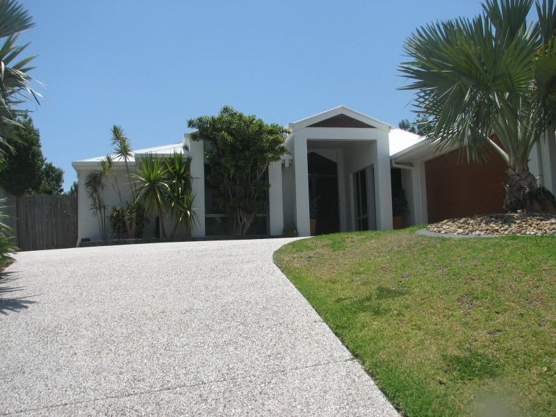 4 Welumba Close, Pacific Pines QLD 4211