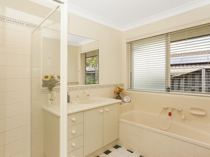 6 Papara Street, Pacific Pines QLD 4211