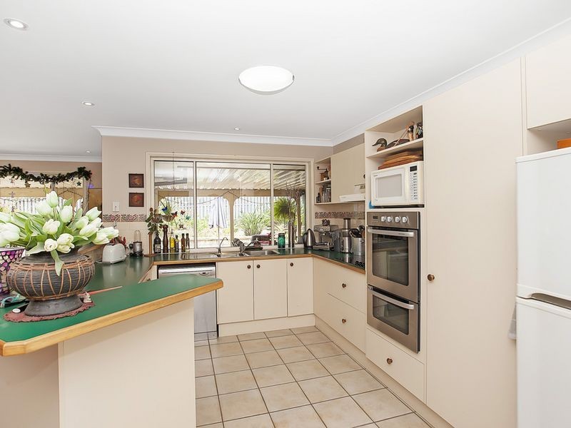 6 Papara Street, Pacific Pines QLD 4211