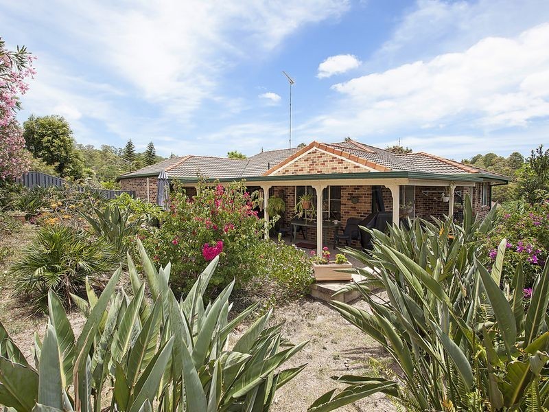 6 Papara Street, Pacific Pines QLD 4211
