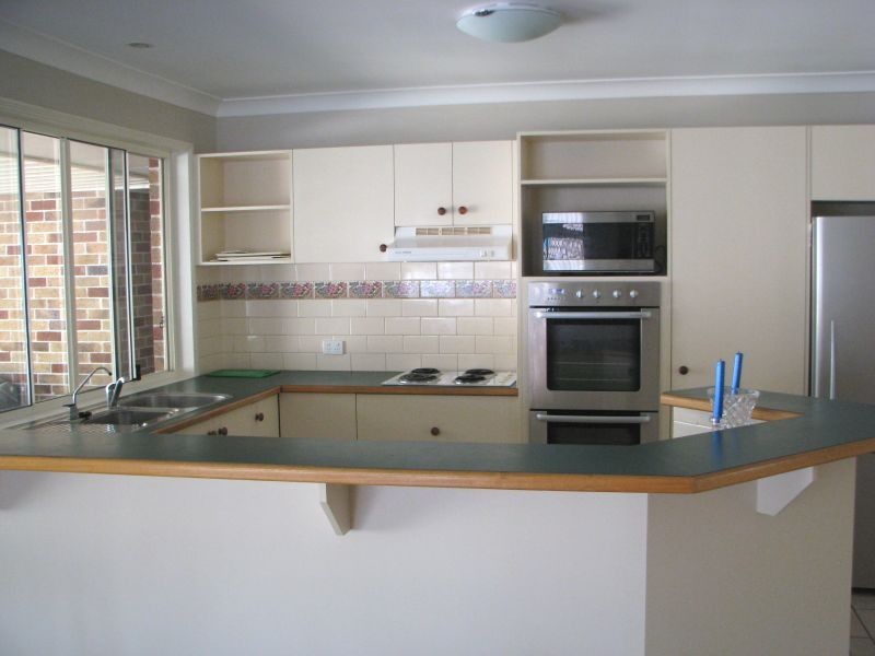 6 Papara Street, Pacific Pines QLD 4211