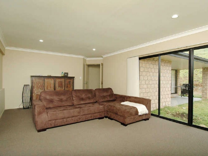 27 Bimberi Row, Pacific Pines QLD 4211